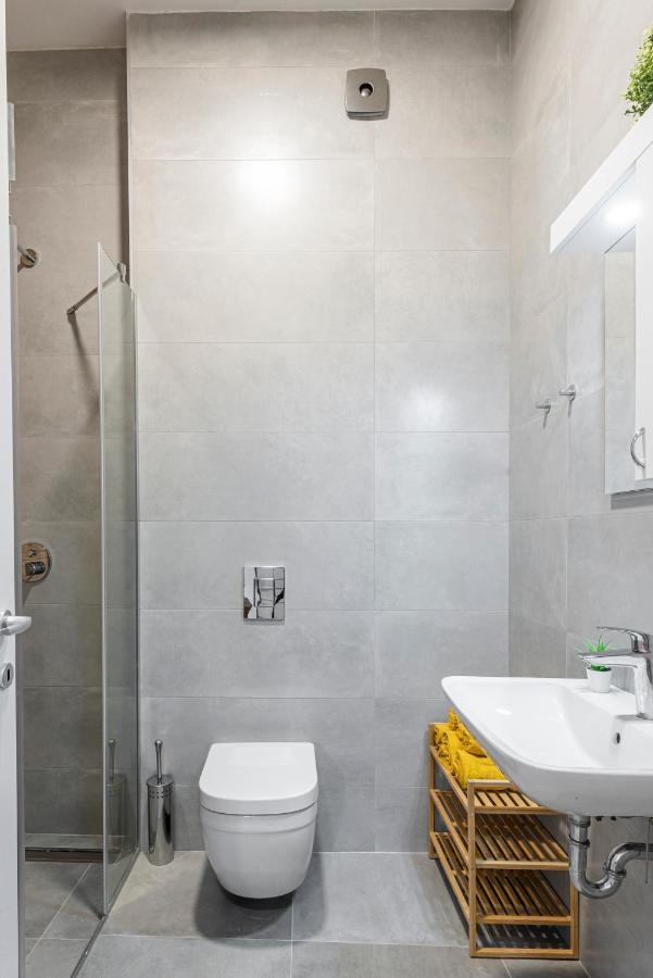 Vertigo Modern Studio-Free Private Parking-Fast Wi-Fi Нови Сад Екстериор снимка
